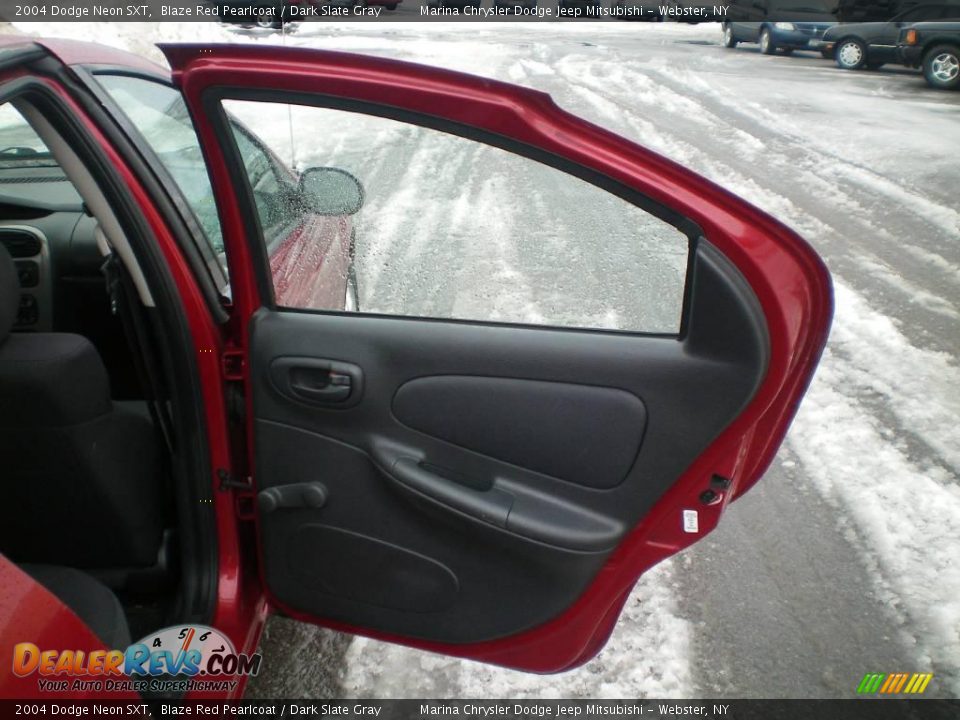 2004 Dodge Neon SXT Blaze Red Pearlcoat / Dark Slate Gray Photo #17