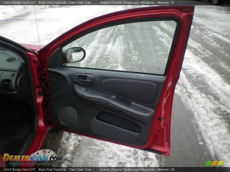 2004 Dodge Neon SXT Blaze Red Pearlcoat / Dark Slate Gray Photo #18