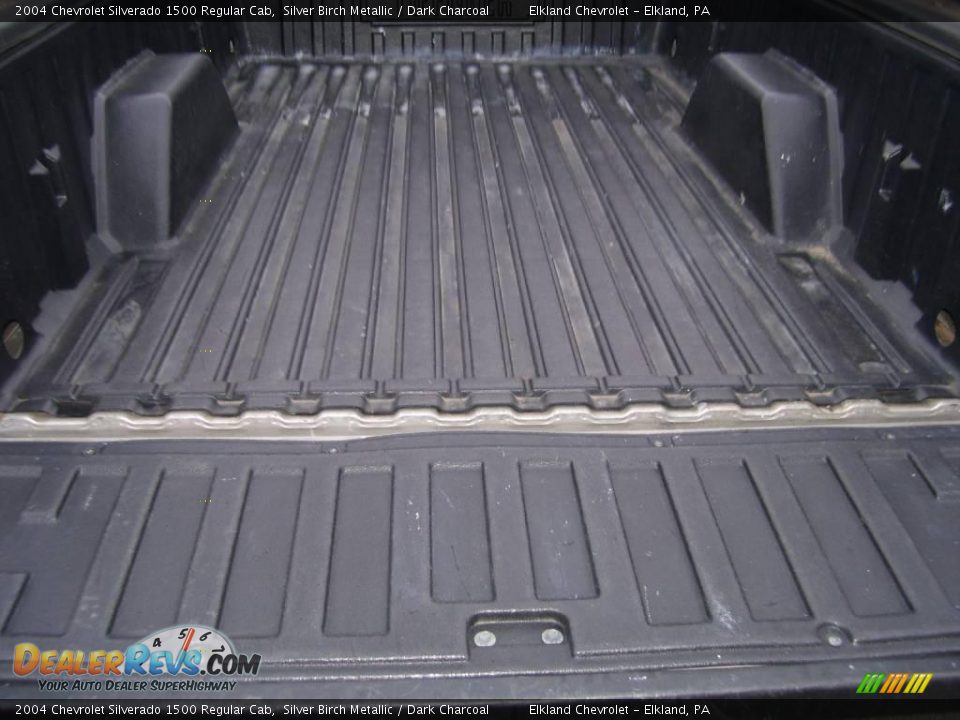 2004 Chevrolet Silverado 1500 Regular Cab Silver Birch Metallic / Dark Charcoal Photo #16