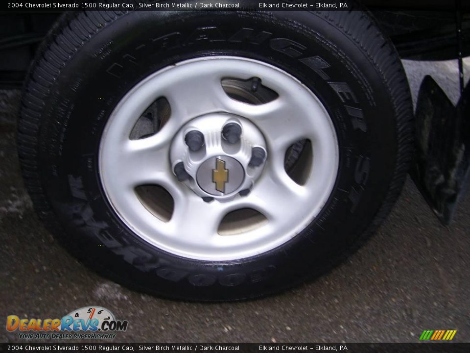 2004 Chevrolet Silverado 1500 Regular Cab Silver Birch Metallic / Dark Charcoal Photo #23