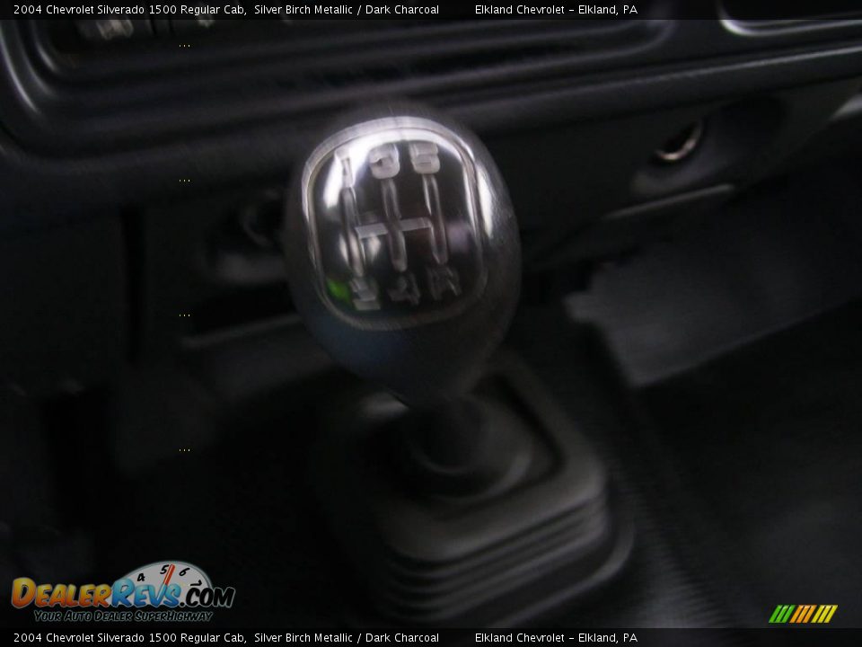 2004 Chevrolet Silverado 1500 Regular Cab Silver Birch Metallic / Dark Charcoal Photo #29