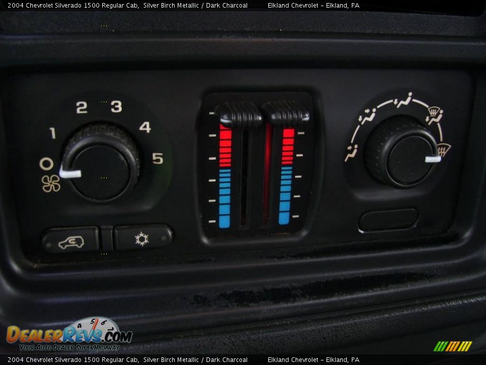 2004 Chevrolet Silverado 1500 Regular Cab Silver Birch Metallic / Dark Charcoal Photo #31