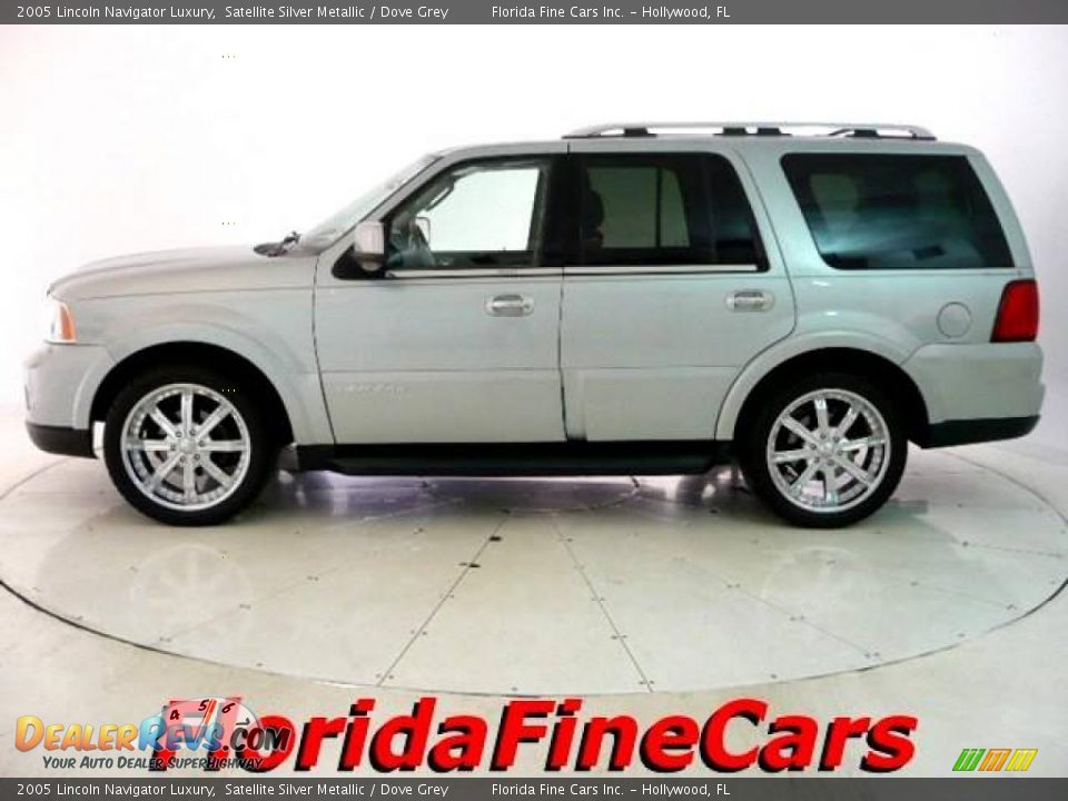 2005 Lincoln Navigator Luxury Satellite Silver Metallic / Dove Grey Photo #3
