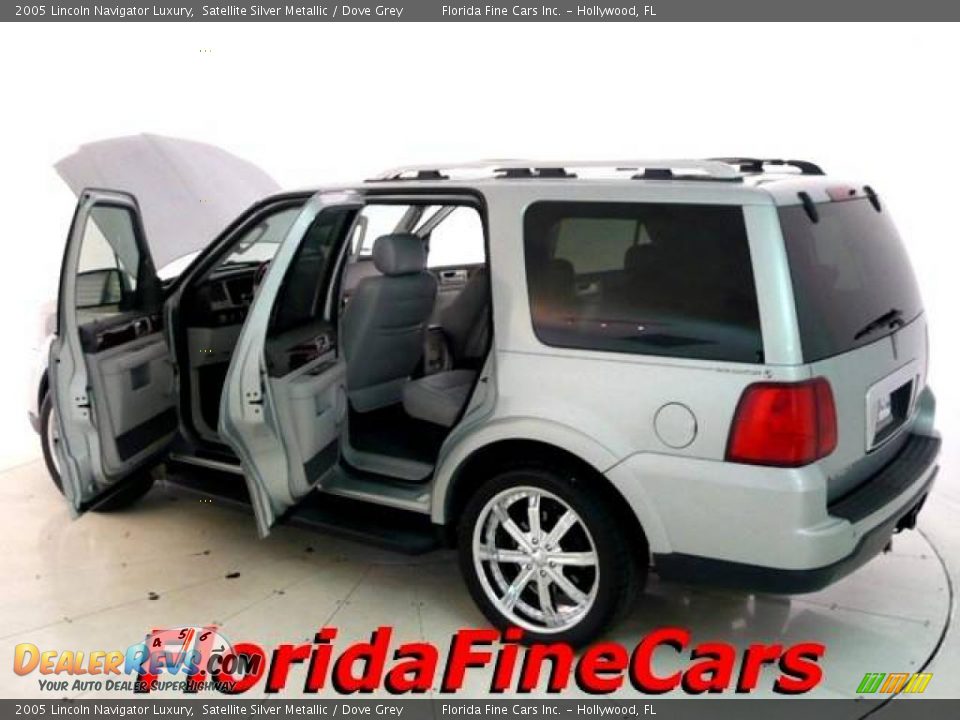 2005 Lincoln Navigator Luxury Satellite Silver Metallic / Dove Grey Photo #8