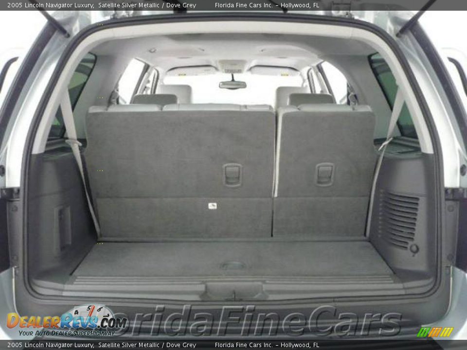 2005 Lincoln Navigator Luxury Satellite Silver Metallic / Dove Grey Photo #10