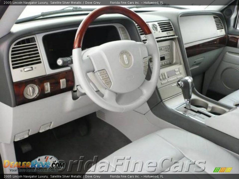 2005 Lincoln Navigator Luxury Satellite Silver Metallic / Dove Grey Photo #12