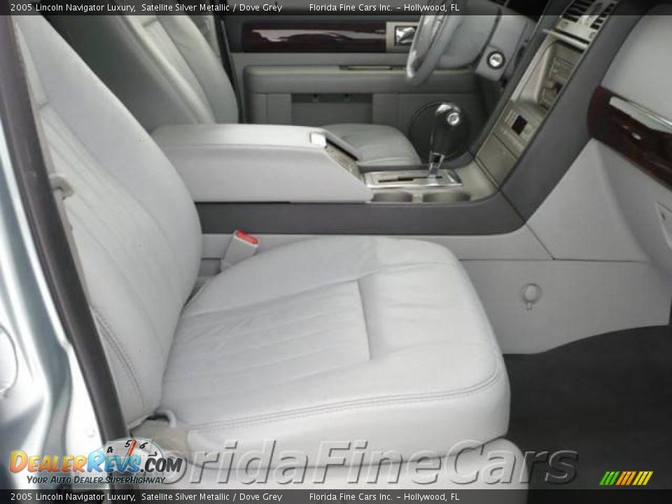 2005 Lincoln Navigator Luxury Satellite Silver Metallic / Dove Grey Photo #13