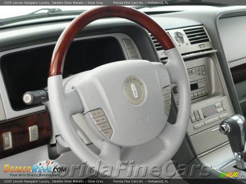 2005 Lincoln Navigator Luxury Satellite Silver Metallic / Dove Grey Photo #17