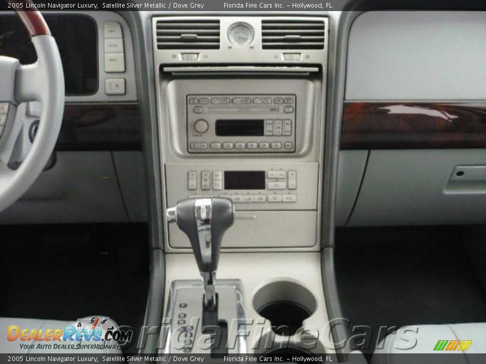 2005 Lincoln Navigator Luxury Satellite Silver Metallic / Dove Grey Photo #18