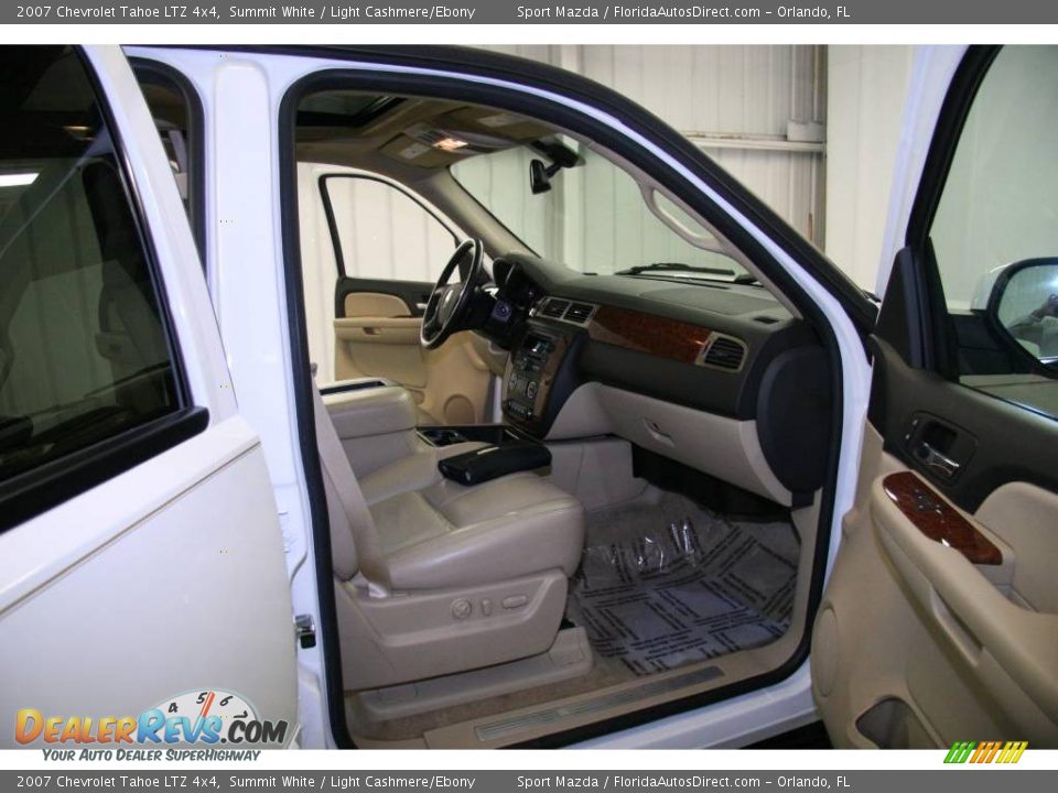 2007 Chevrolet Tahoe LTZ 4x4 Summit White / Light Cashmere/Ebony Photo #10