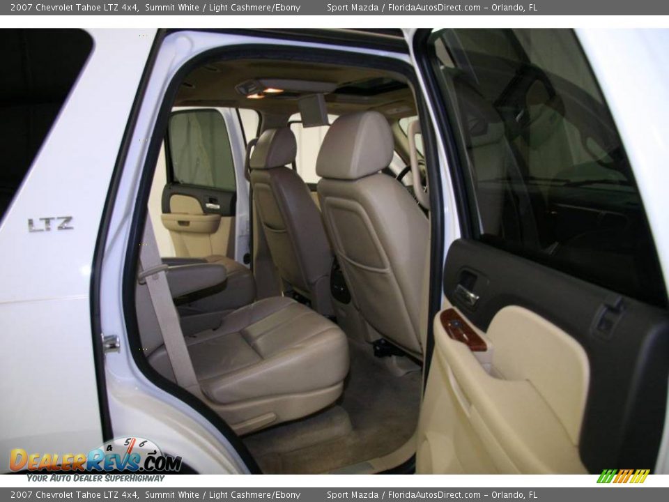 2007 Chevrolet Tahoe LTZ 4x4 Summit White / Light Cashmere/Ebony Photo #11