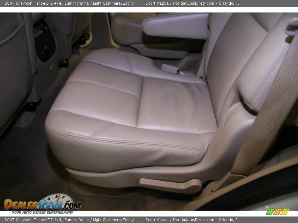 2007 Chevrolet Tahoe LTZ 4x4 Summit White / Light Cashmere/Ebony Photo #17