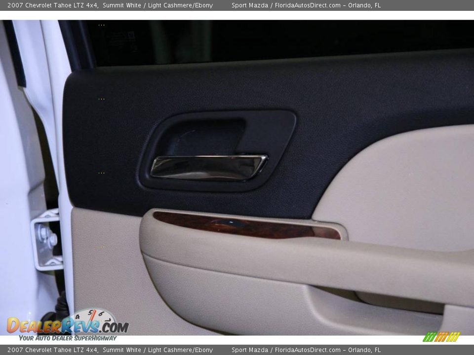 2007 Chevrolet Tahoe LTZ 4x4 Summit White / Light Cashmere/Ebony Photo #23