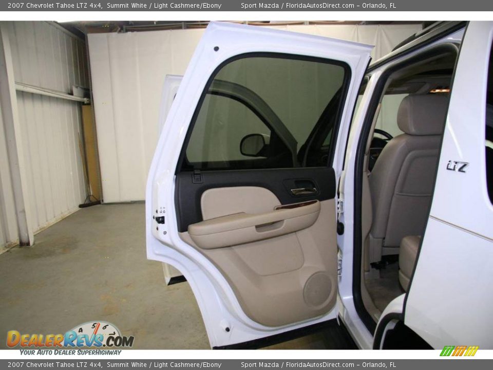 2007 Chevrolet Tahoe LTZ 4x4 Summit White / Light Cashmere/Ebony Photo #24