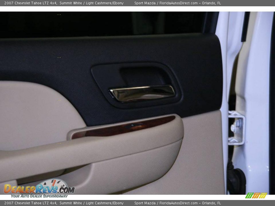 2007 Chevrolet Tahoe LTZ 4x4 Summit White / Light Cashmere/Ebony Photo #25