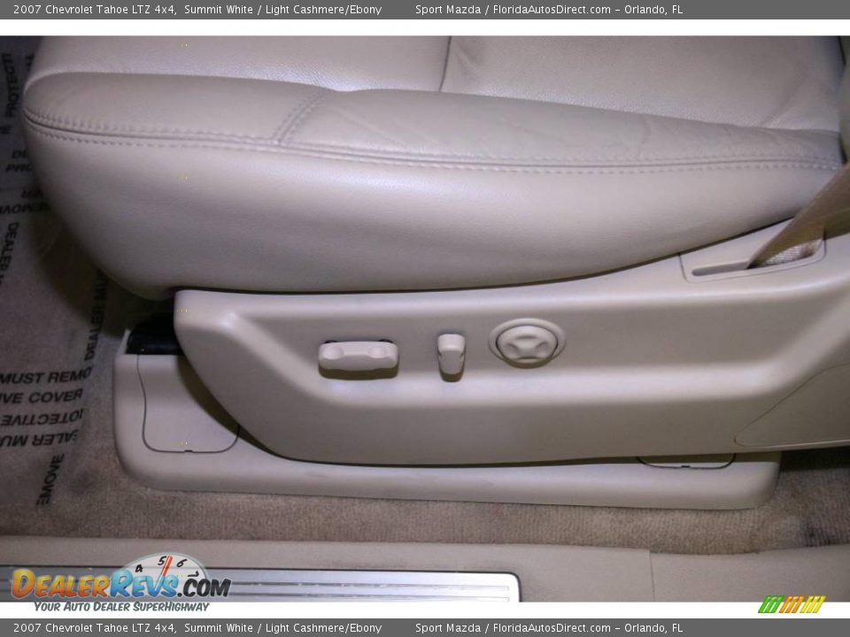 2007 Chevrolet Tahoe LTZ 4x4 Summit White / Light Cashmere/Ebony Photo #35