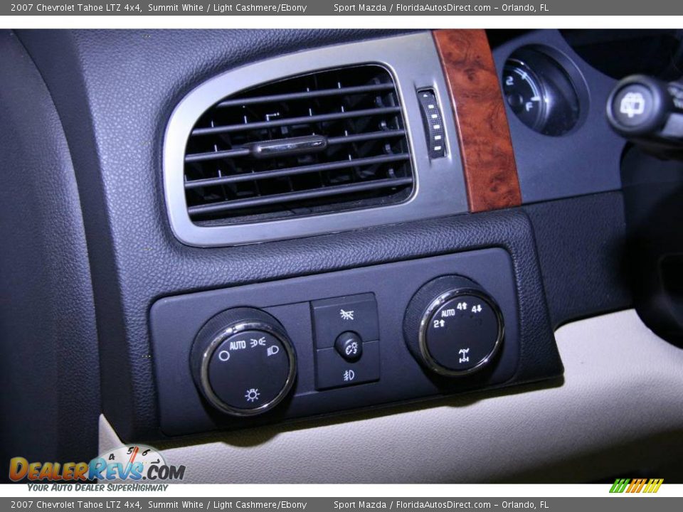 2007 Chevrolet Tahoe LTZ 4x4 Summit White / Light Cashmere/Ebony Photo #36