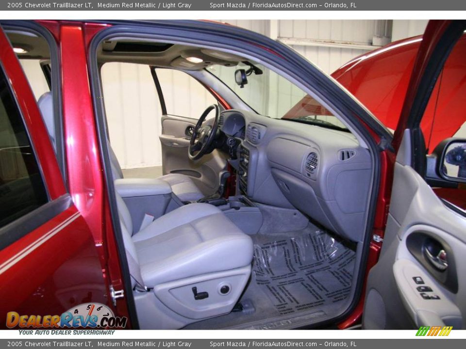 2005 Chevrolet TrailBlazer LT Medium Red Metallic / Light Gray Photo #10