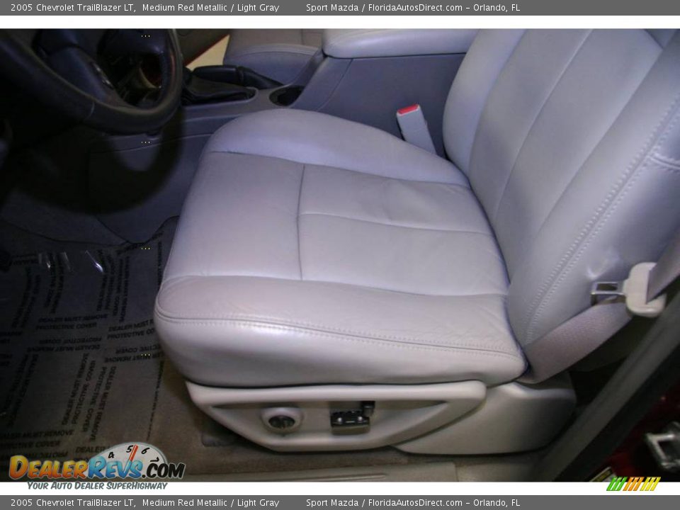 2005 Chevrolet TrailBlazer LT Medium Red Metallic / Light Gray Photo #17