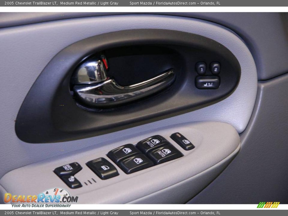 2005 Chevrolet TrailBlazer LT Medium Red Metallic / Light Gray Photo #28