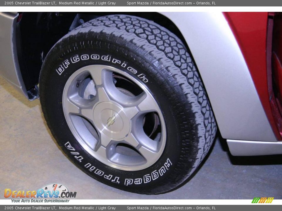 2005 Chevrolet TrailBlazer LT Medium Red Metallic / Light Gray Photo #29