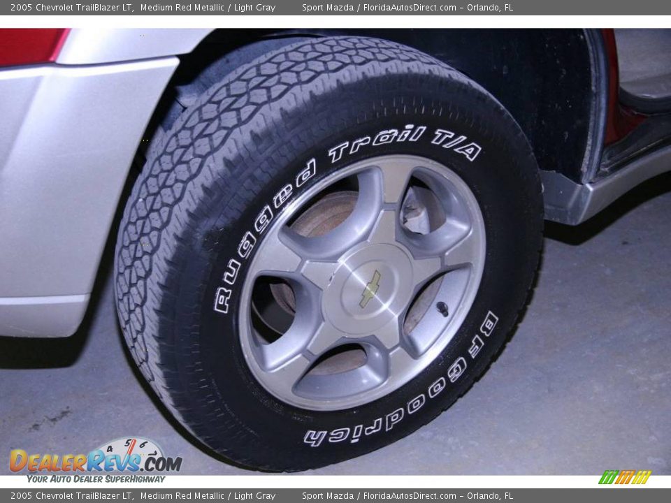 2005 Chevrolet TrailBlazer LT Medium Red Metallic / Light Gray Photo #31