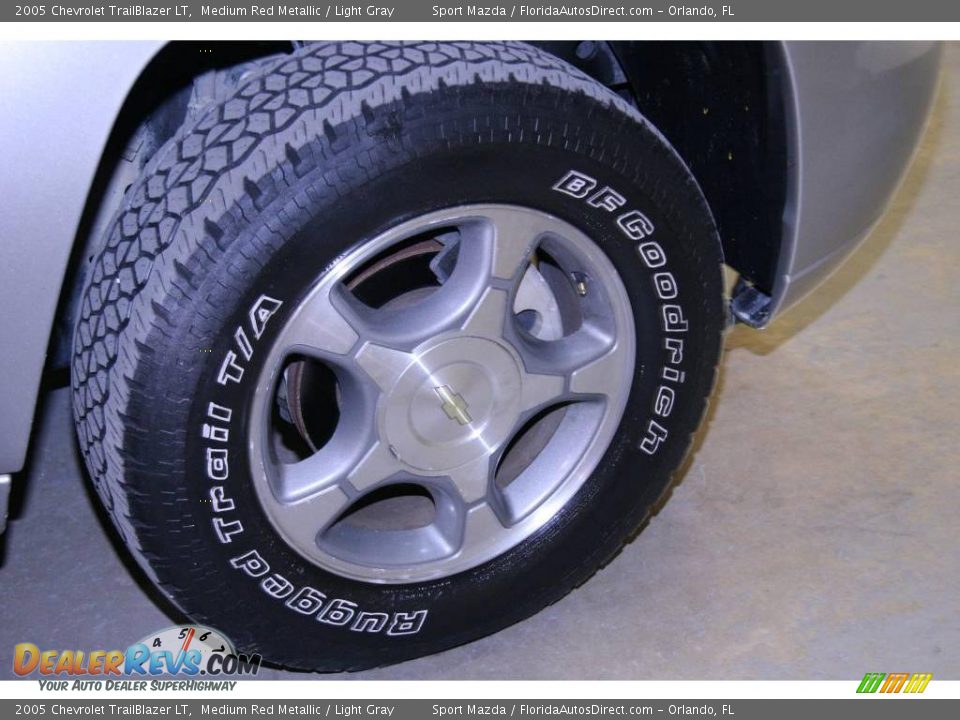 2005 Chevrolet TrailBlazer LT Medium Red Metallic / Light Gray Photo #32