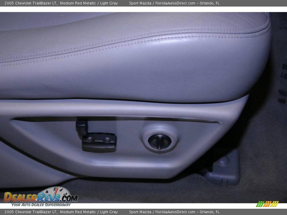 2005 Chevrolet TrailBlazer LT Medium Red Metallic / Light Gray Photo #34
