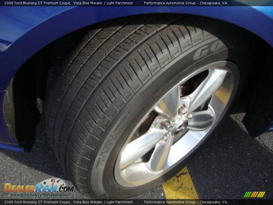 2006 Ford Mustang GT Premium Coupe Vista Blue Metallic / Light Parchment Photo #18