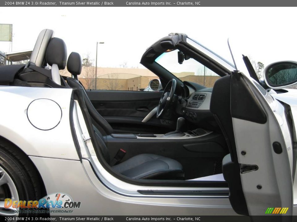 2004 BMW Z4 3.0i Roadster Titanium Silver Metallic / Black Photo #17