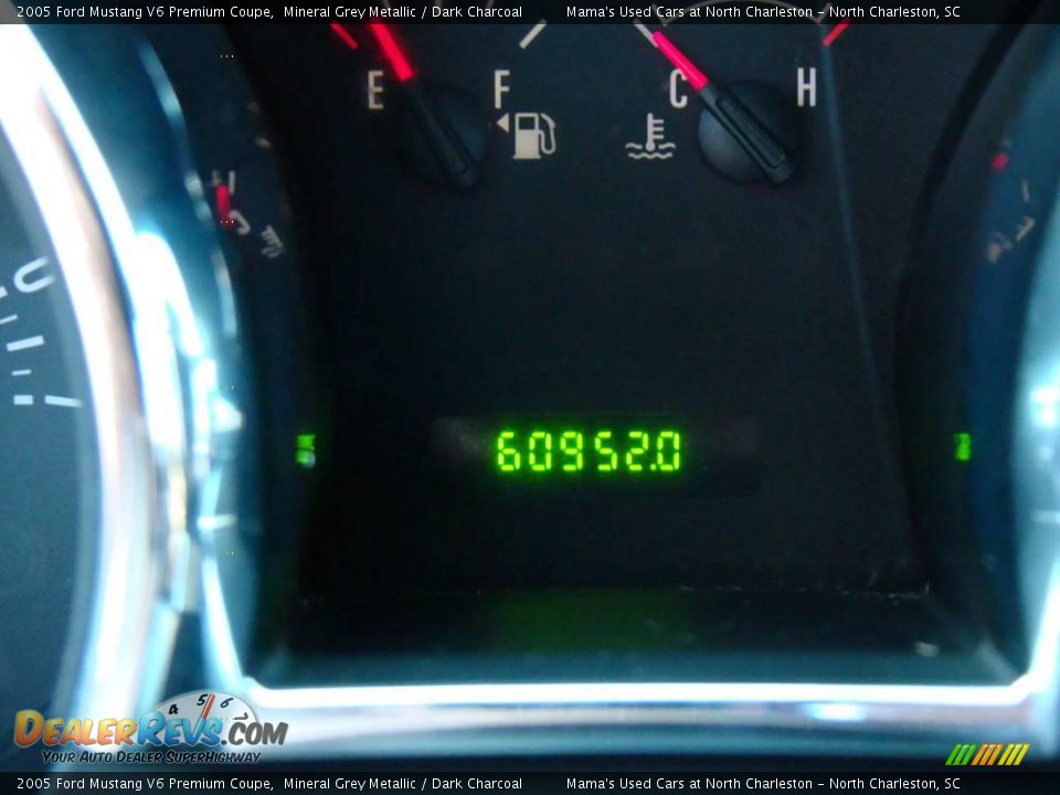 2005 Ford Mustang V6 Premium Coupe Mineral Grey Metallic / Dark Charcoal Photo #24