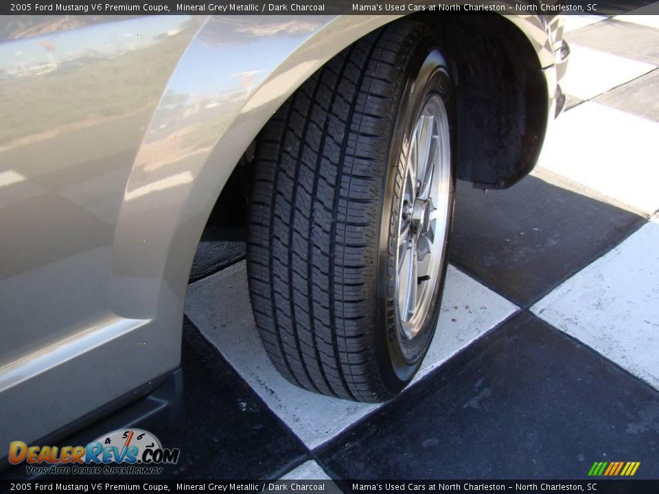 2005 Ford Mustang V6 Premium Coupe Mineral Grey Metallic / Dark Charcoal Photo #26
