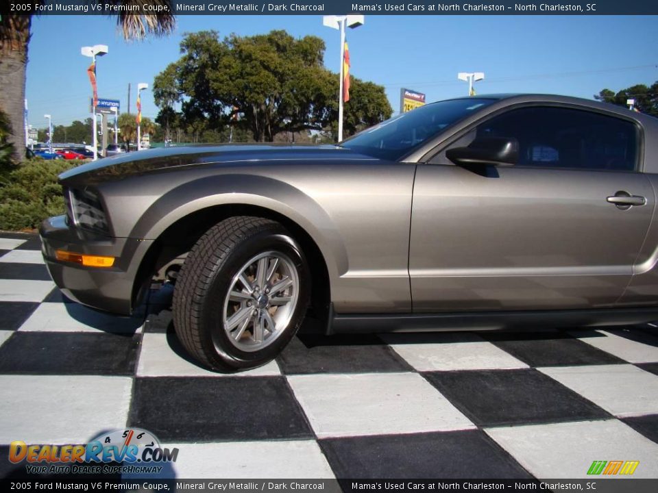 2005 Ford Mustang V6 Premium Coupe Mineral Grey Metallic / Dark Charcoal Photo #29