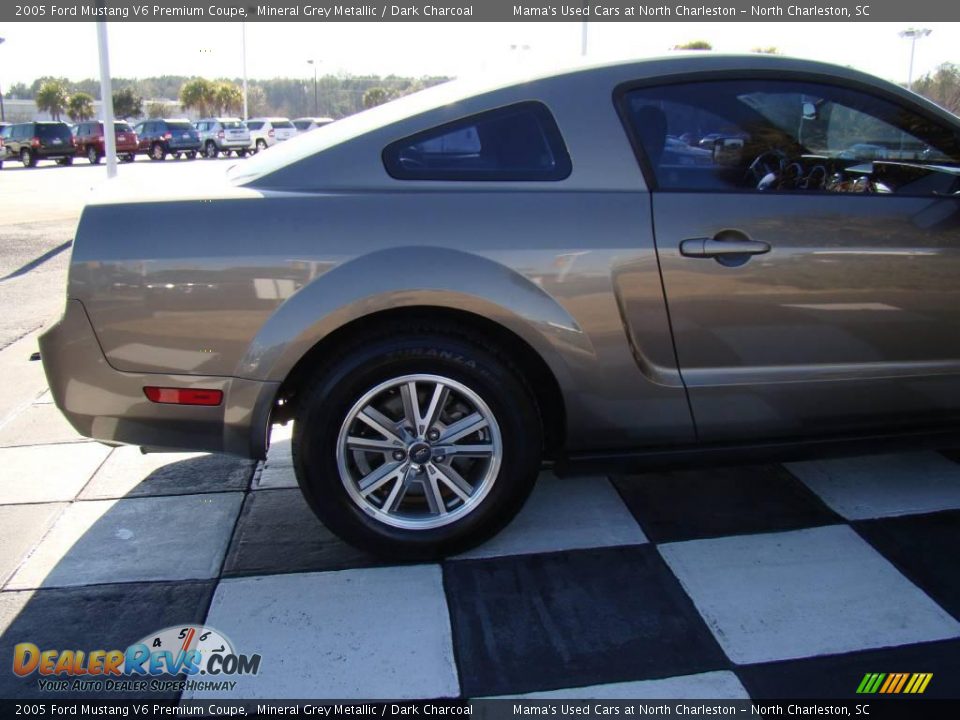 2005 Ford Mustang V6 Premium Coupe Mineral Grey Metallic / Dark Charcoal Photo #31