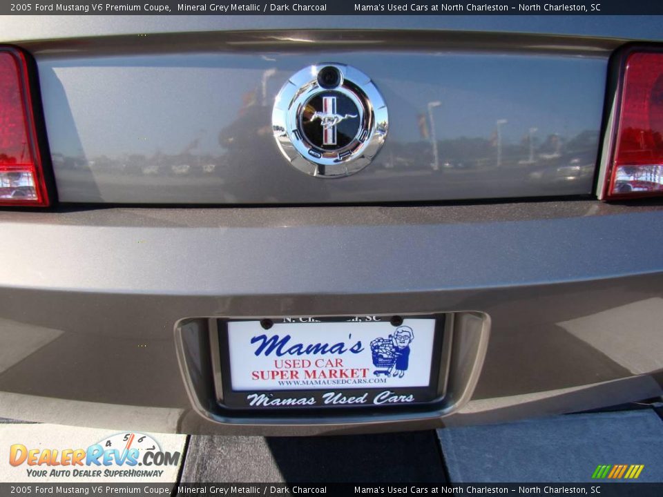 2005 Ford Mustang V6 Premium Coupe Mineral Grey Metallic / Dark Charcoal Photo #32
