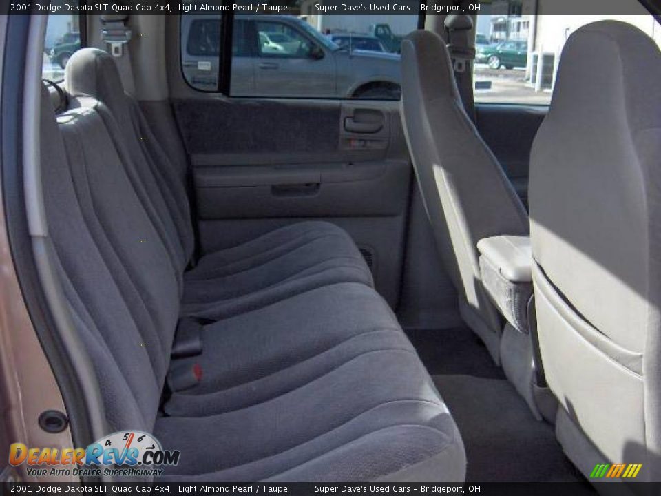 2001 Dodge Dakota SLT Quad Cab 4x4 Light Almond Pearl / Taupe Photo #10