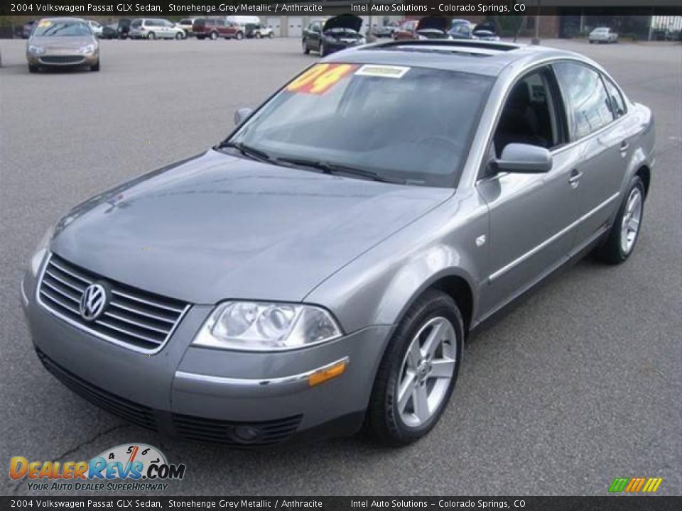 2004 Volkswagen Passat GLX Sedan Stonehenge Grey Metallic / Anthracite Photo #2