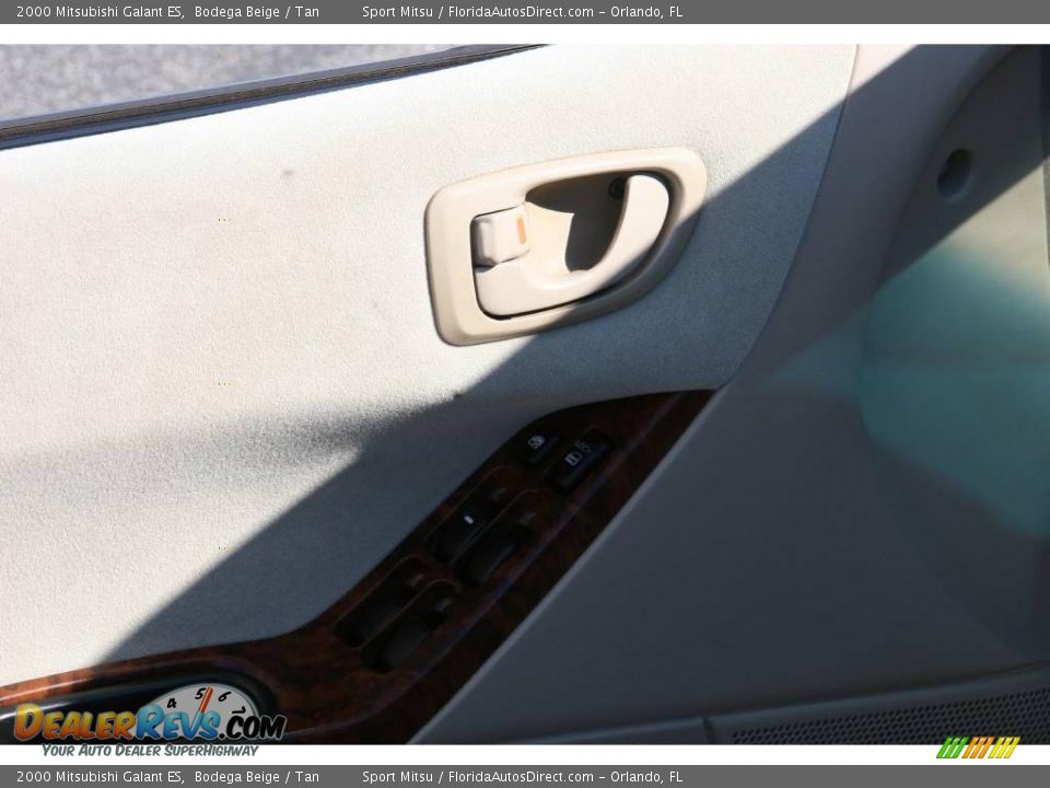 2000 Mitsubishi Galant ES Bodega Beige / Tan Photo #10