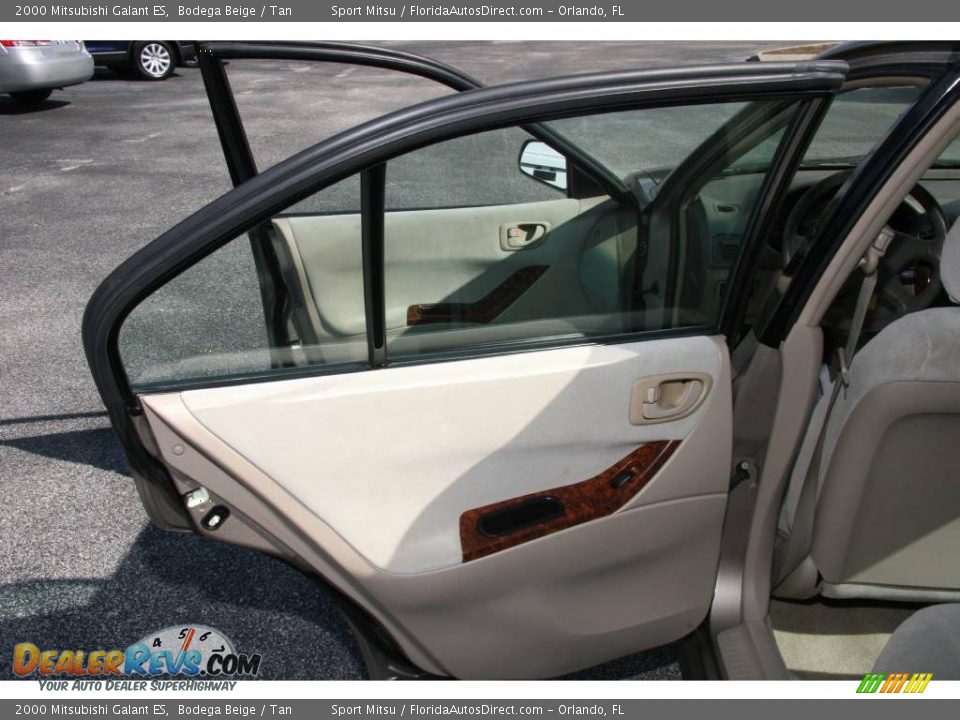 2000 Mitsubishi Galant ES Bodega Beige / Tan Photo #12