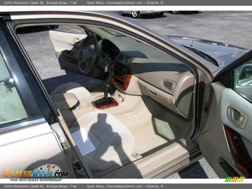 2000 Mitsubishi Galant ES Bodega Beige / Tan Photo #17