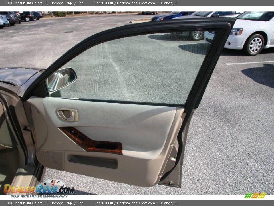 2000 Mitsubishi Galant ES Bodega Beige / Tan Photo #18