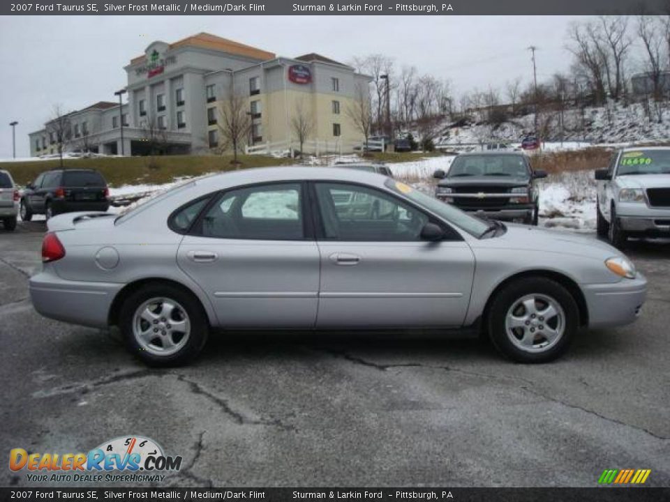 2007 Ford Taurus SE Silver Frost Metallic / Medium/Dark Flint Photo #2