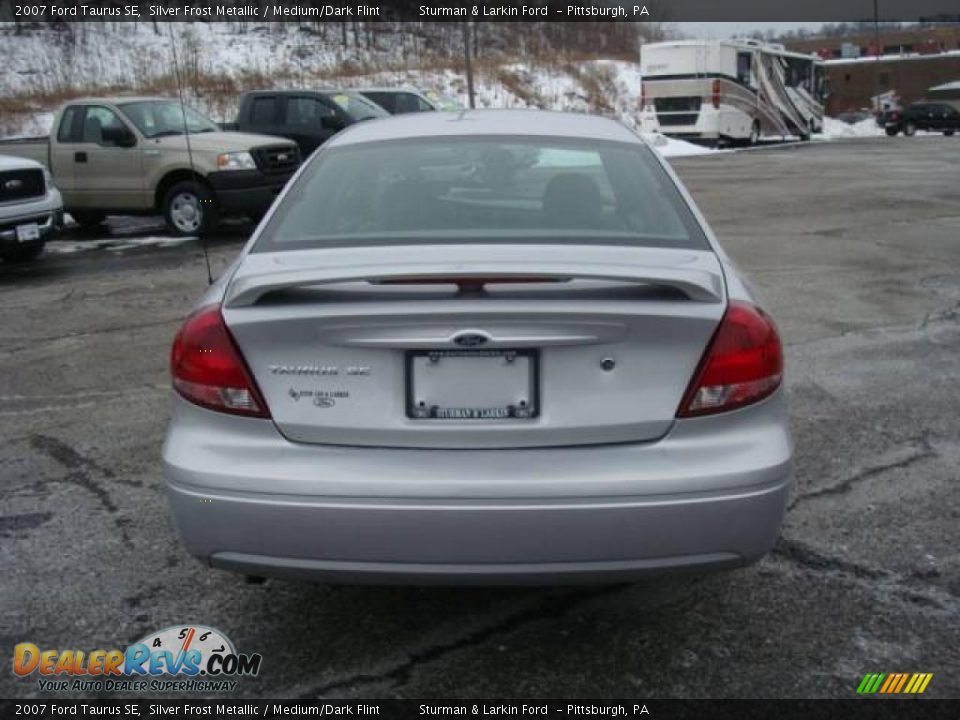 2007 Ford Taurus SE Silver Frost Metallic / Medium/Dark Flint Photo #4