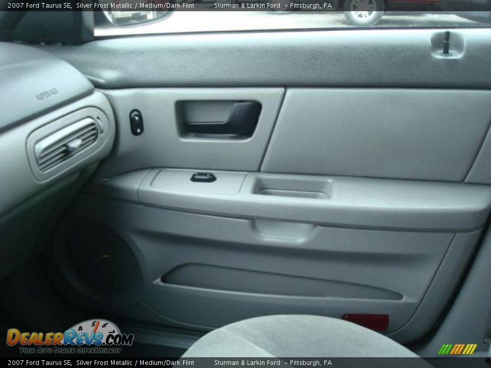 2007 Ford Taurus SE Silver Frost Metallic / Medium/Dark Flint Photo #17