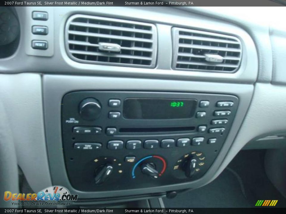 2007 Ford Taurus SE Silver Frost Metallic / Medium/Dark Flint Photo #18