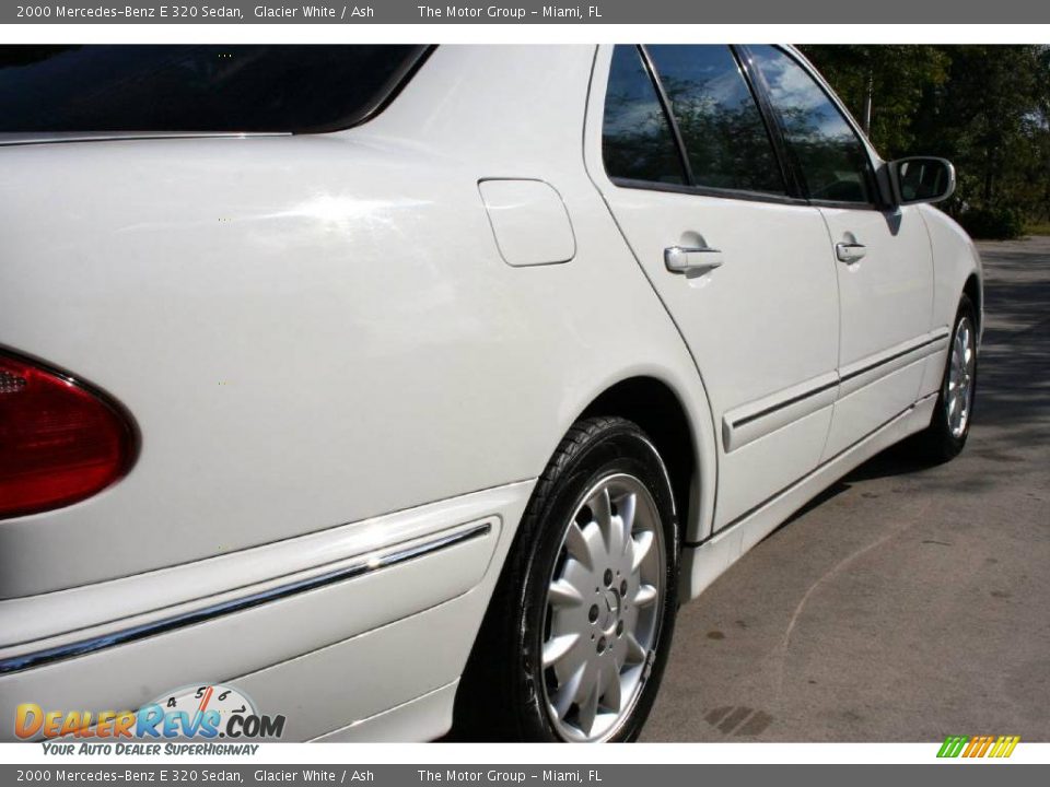 2000 Mercedes-Benz E 320 Sedan Glacier White / Ash Photo #13