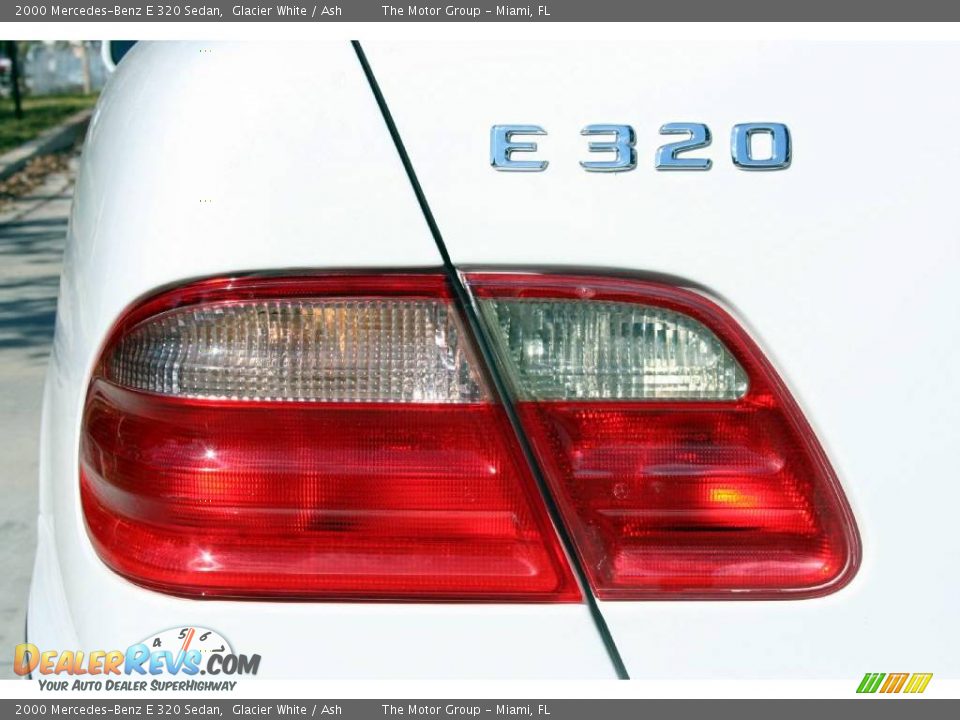 2000 Mercedes-Benz E 320 Sedan Glacier White / Ash Photo #17