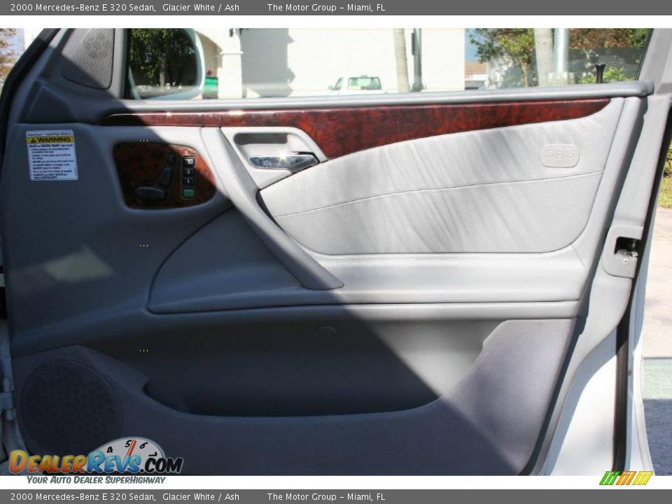 2000 Mercedes-Benz E 320 Sedan Glacier White / Ash Photo #26