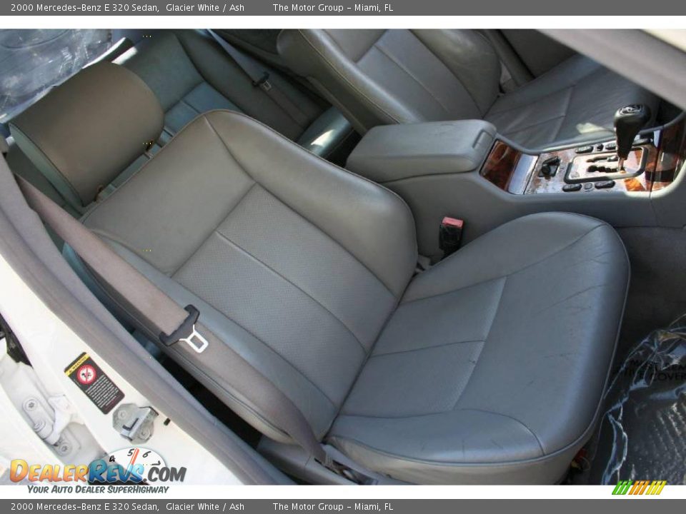 2000 Mercedes-Benz E 320 Sedan Glacier White / Ash Photo #32