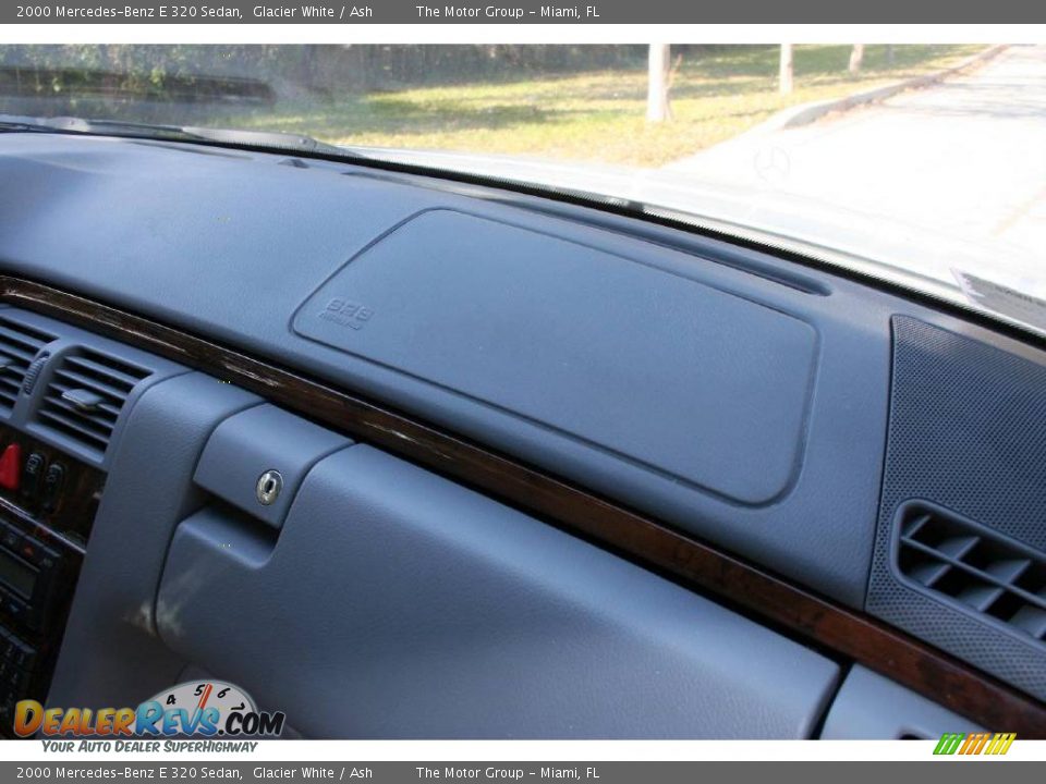 2000 Mercedes-Benz E 320 Sedan Glacier White / Ash Photo #36